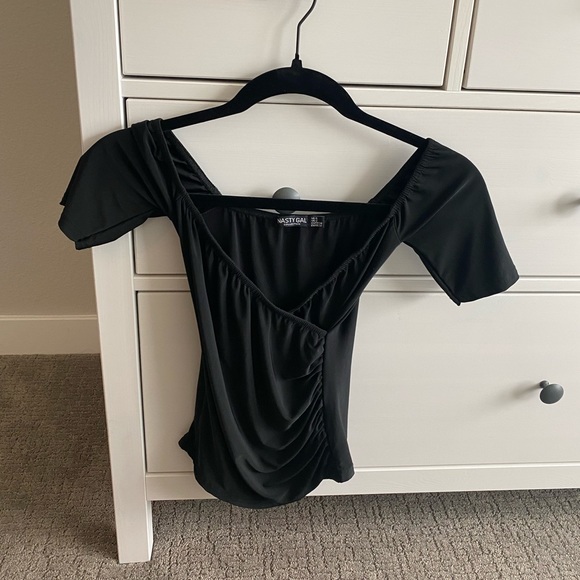 Classic slim fitting black top - Picture 1 of 2